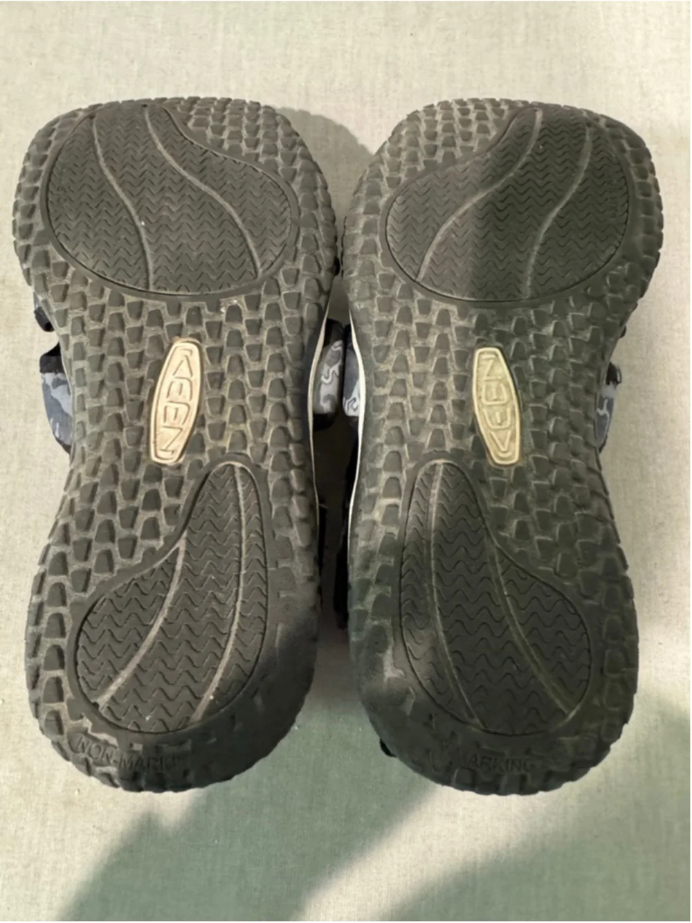 Boys KEEN Water Shoes Size 3 Gray Camo